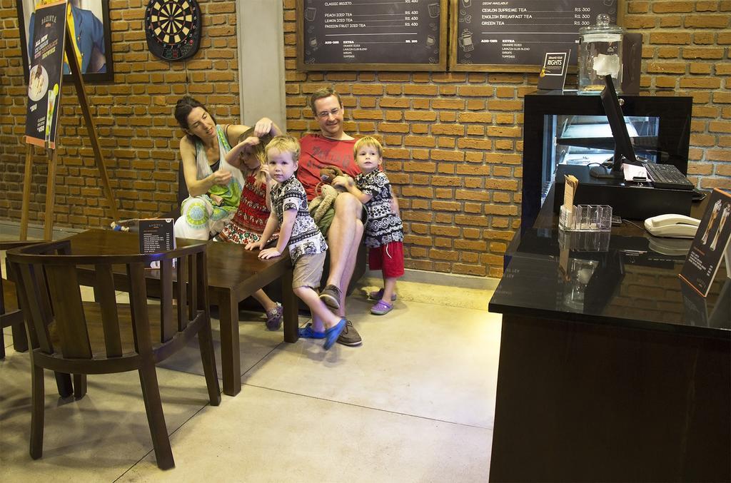 Thumbelina Apartments & Hotel Aluthgama Ngoại thất bức ảnh